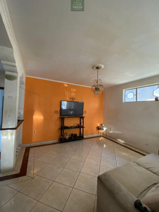 Imagem Casa com 3 Quartos à Venda, 250 m²