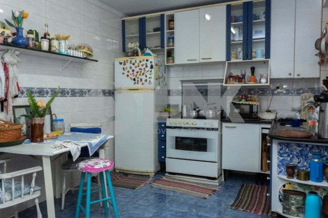 Imagem Casa com 5 Quartos à Venda, 251 m² em Santa Maria Goretti - Porto Alegre Imagem Casa com 5 Quartos à Venda, 251 m² em Santa Maria Goretti - Porto Alegre