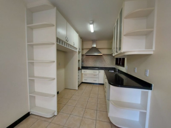 Imagem Casa com 4 Quartos à Venda, 280 m² em Velha - Blumenau