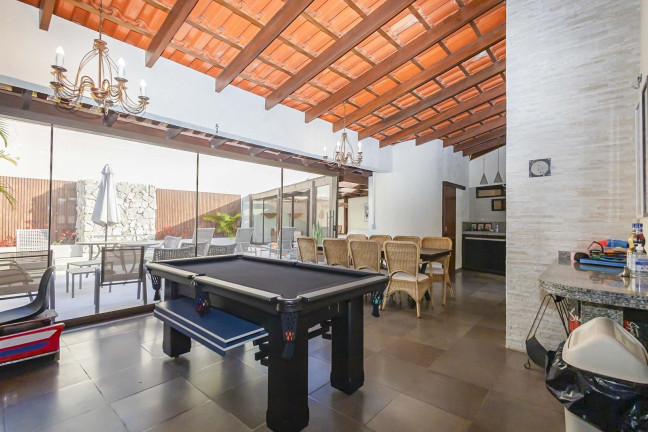 Imagem Casa com 4 Quartos à Venda, 343 m² em São Lourenço - Curitiba Imagem Casa com 4 Quartos à Venda, 343 m² em São Lourenço - Curitiba