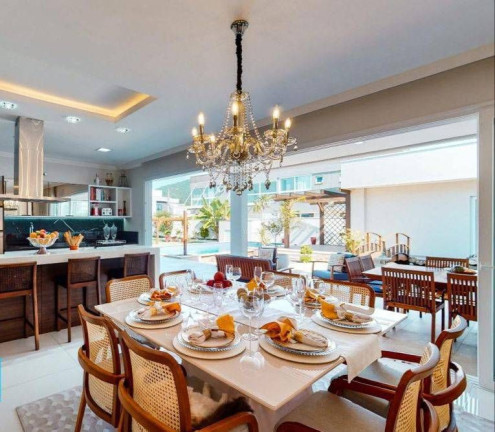 Imagem Casa com 3 Quartos à Venda, 769 m² em Santa Regina - Camboriú Imagem Casa com 3 Quartos à Venda, 769 m² em Santa Regina - Camboriú