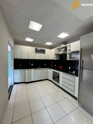 Imagem Casa com 5 Quartos à Venda, 228 m² em Conde Vila Verde - Camboriú Imagem Casa com 5 Quartos à Venda, 228 m² em Conde Vila Verde - Camboriú
