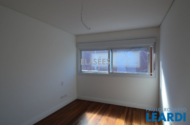 Imagem Sobrado com 4 Quartos à Venda, 321 m² em Vila Morumbi - São Paulo Imagem Sobrado com 4 Quartos à Venda, 321 m² em Vila Morumbi - São Paulo
