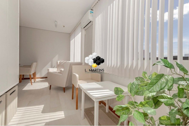 Sala Comercial à Venda, 28 m² em Menino Deus - Porto Alegre