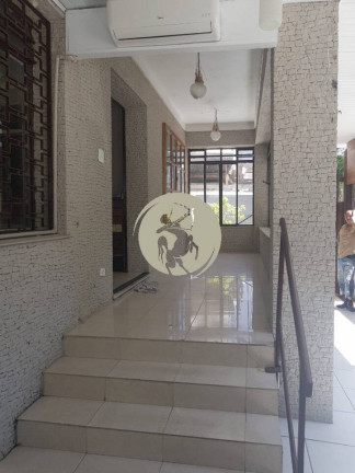 Imagem Casa com 4 Quartos à Venda, 260 m² em Gonzaga - Santos Imagem Casa com 4 Quartos à Venda, 260 m² em Gonzaga - Santos