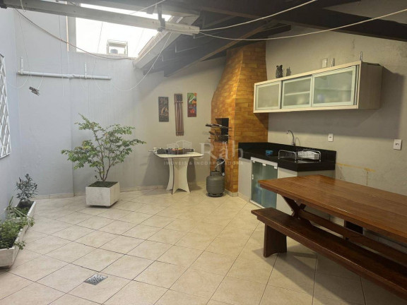 Imagem Sobrado com 3 Quartos à Venda, 220 m² em Centro - Balneário Camboriú