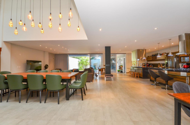 Imagem Casa com 5 Quartos à Venda, 396 m²em Tingui - Curitiba