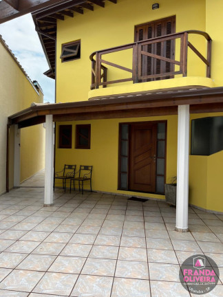 Imagem Sobrado com 6 Quartos à Venda, 375 m² em Centro - Ubatuba