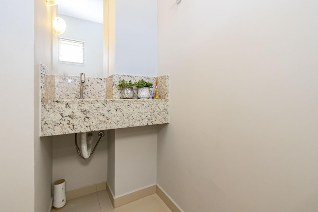 Imagem Sobrado com 3 Quartos à Venda, 190 m² em Santo Inácio - Curitiba Imagem Sobrado com 3 Quartos à Venda, 190 m² em Santo Inácio - Curitiba