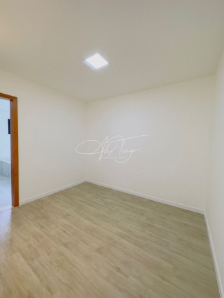 Imagem Casa com 3 Quartos à Venda, 267 m² em Planalto De Carapina - Serra