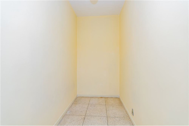 Imagem Imóvel com 3 Quartos à Venda, em Santa Cecília - Porto Alegre Imagem Imóvel com 3 Quartos à Venda, em Santa Cecília - Porto Alegre