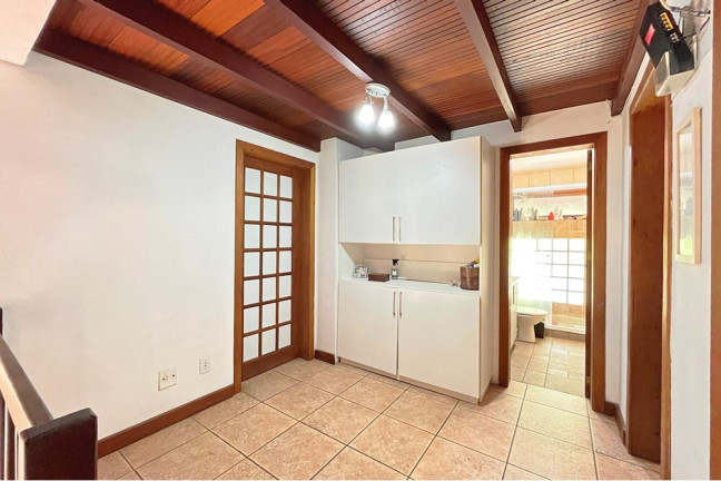 Imagem Casa com 4 Quartos à Venda, 220 m² em Ipanema - Porto Alegre Imagem Casa com 4 Quartos à Venda, 220 m² em Ipanema - Porto Alegre