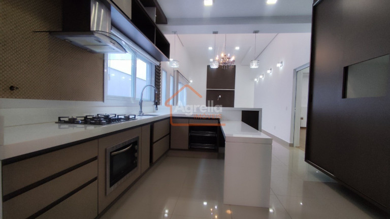 Imagem Imóvel com 3 Quartos à Venda, 237 m² em Condominio Village Da Serra - Mogi Guaçu Imagem Imóvel com 3 Quartos à Venda, 237 m² em Condominio Village Da Serra - Mogi Guaçu