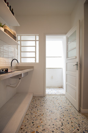 Imagem Imóvel com 1 Quarto à Venda, em Moinhos De Vento - Porto Alegre Imagem Imóvel com 1 Quarto à Venda, em Moinhos De Vento - Porto Alegre