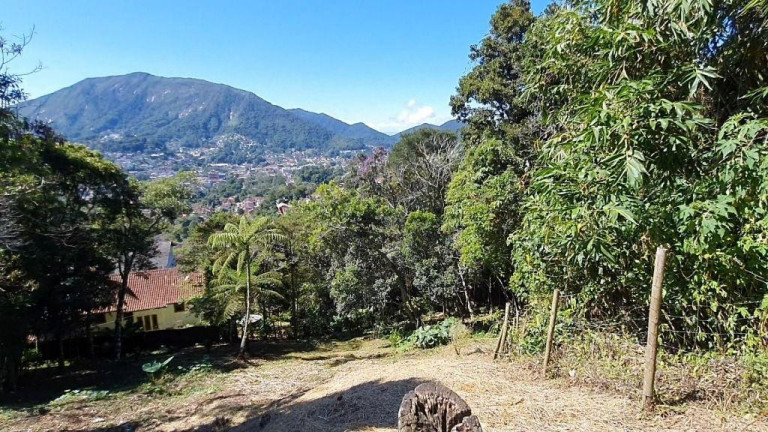 Terreno à Venda, 728 m² em Parque Do Ingá - Teresópolis