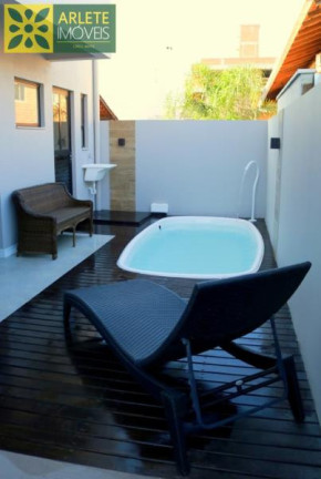 Imagem Casa com 4 Quartos para Alugar ou Temporada, 150 m² em Mariscal - Bombinhas Imagem Casa com 4 Quartos para Alugar ou Temporada, 150 m² em Mariscal - Bombinhas