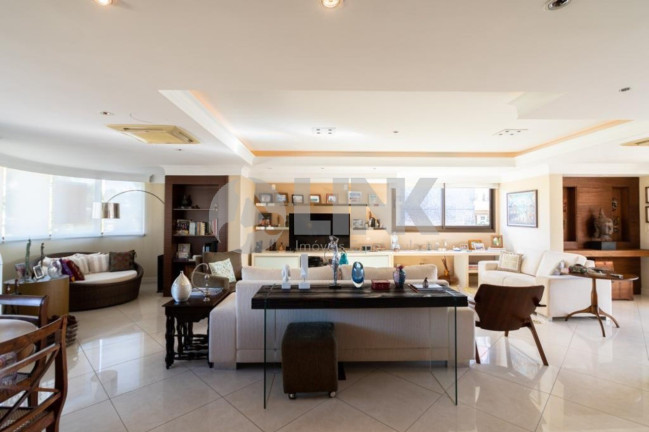 Imagem Imóvel com 3 Quartos à Venda, 278 m² em Auxiliadora - Porto Alegre Imagem Imóvel com 3 Quartos à Venda, 278 m² em Auxiliadora - Porto Alegre