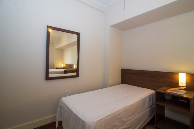 Imagem Imóvel com 1 Quarto à Venda, 27 m² em Centro Histórico - Porto Alegre Imagem Imóvel com 1 Quarto à Venda, 27 m² em Centro Histórico - Porto Alegre