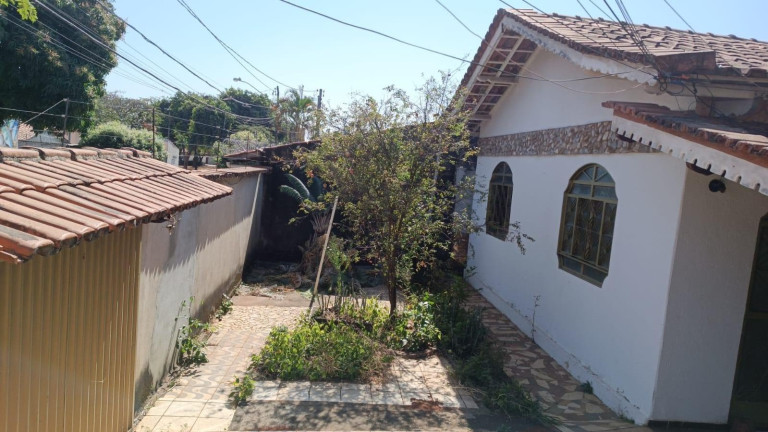 Imagem Casa com 3 Quartos à Venda, 292 m² em Jardim Europa - Goiânia Imagem Casa com 3 Quartos à Venda, 292 m² em Jardim Europa - Goiânia