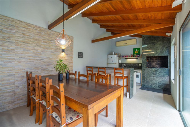 Imagem Casa com 4 Quartos à Venda, 300 m² em Jardim Lindóia - Porto Alegre Imagem Casa com 4 Quartos à Venda, 300 m² em Jardim Lindóia - Porto Alegre