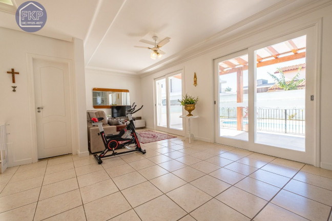 Imagem Casa com 5 Quartos à Venda, 304 m² em Cachoeira Do Bom Jesus - Florianópolis