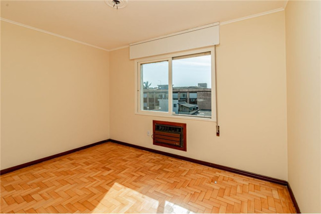Imagem Imóvel com 4 Quartos à Venda, em Vila Ipiranga - Porto Alegre Imagem Imóvel com 4 Quartos à Venda, em Vila Ipiranga - Porto Alegre