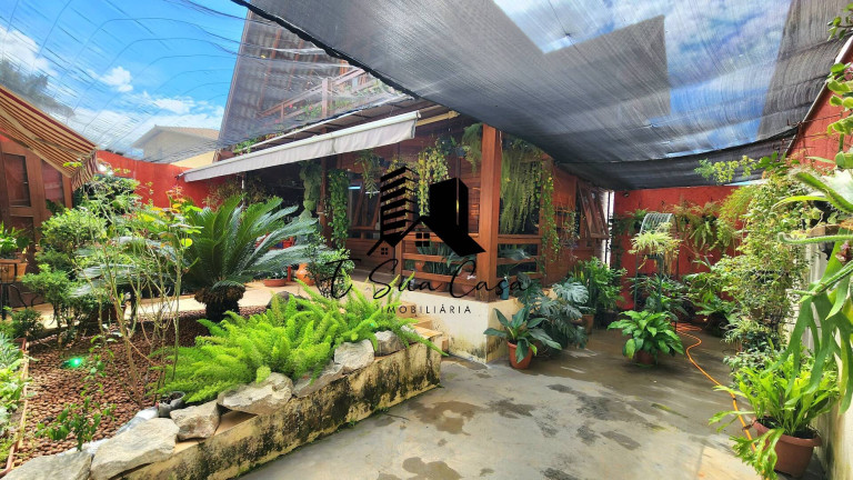 Casa com 4 Quartos à Venda, 360 m² em Cabral - Contagem