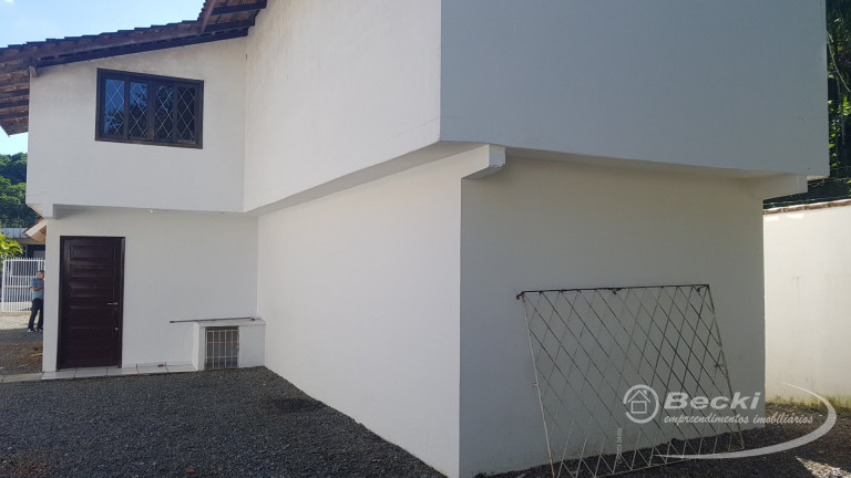 Imagem Casa com 6 Quartos à Venda, 166 m² em Atiradores - Joinville Imagem Casa com 6 Quartos à Venda, 166 m² em Atiradores - Joinville