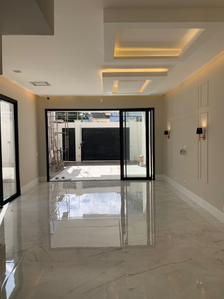 Imagem Casa com 3 Quartos à Venda, 210 m²