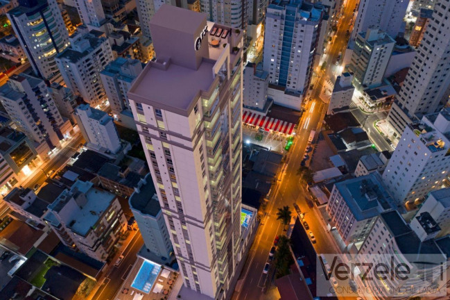 Imagem Imóvel com 4 Quartos à Venda, 146 m² em Centro - Balneário Camboriú