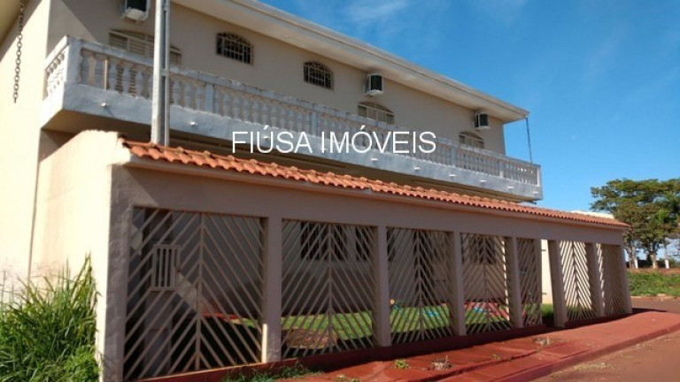 Sobrado com 3 Quartos à Venda,  em Miguelopolis - Miguelópolis
