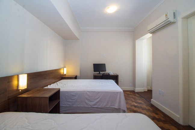 Imagem Imóvel com 1 Quarto à Venda, 27 m² em Centro Histórico - Porto Alegre Imagem Imóvel com 1 Quarto à Venda, 27 m² em Centro Histórico - Porto Alegre