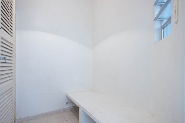 Imagem Imóvel com 2 Quartos à Venda, 124 m² em Copacabana - Rio De Janeiro Imagem Imóvel com 2 Quartos à Venda, 124 m² em Copacabana - Rio De Janeiro