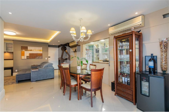 Imagem Apartamento com 3 Quartos à Venda, 126 m² em Menino Deus - Porto Alegre Imagem Apartamento com 3 Quartos à Venda, 126 m² em Menino Deus - Porto Alegre