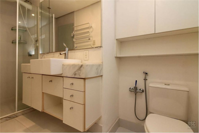Imagem Imóvel com 2 Quartos à Venda, em Moinhos De Vento - Porto Alegre Imagem Imóvel com 2 Quartos à Venda, em Moinhos De Vento - Porto Alegre