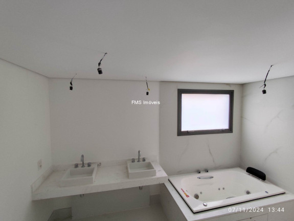 Imagem Imóvel com 4 Quartos à Venda, 244 m² em Moema - São Paulo Imagem Imóvel com 4 Quartos à Venda, 244 m² em Moema - São Paulo