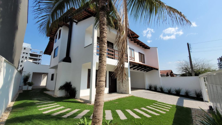 Imagem Casa com 3 Quartos à Venda, 305 m² em América - Joinville