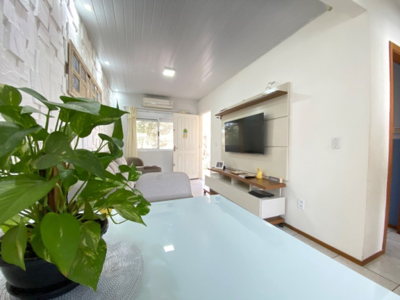 Imagem Casa com 2 Quartos à Venda, 51 m² em Hípica - Porto Alegre Imagem Casa com 2 Quartos à Venda, 51 m² em Hípica - Porto Alegre