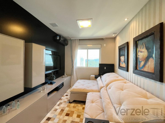 Imagem Apartamento com 3 Quartos à Venda, 144 m² em Centro