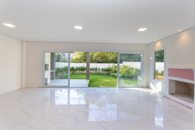 Casa de Condomínio com 3 Quartos à Venda, 494 m²