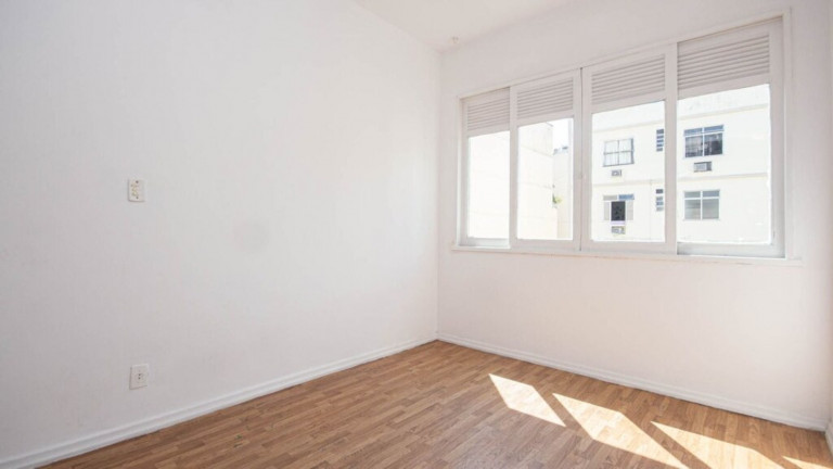 Imagem Imóvel com 1 Quarto à Venda, 26 m² em Copacabana - Rio De Janeiro Imagem Imóvel com 1 Quarto à Venda, 26 m² em Copacabana - Rio De Janeiro