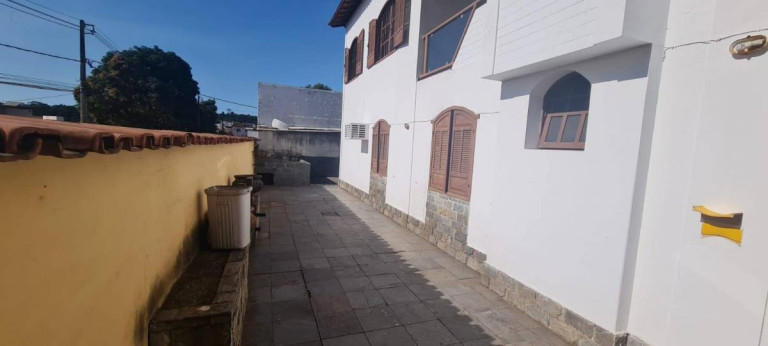 Imagem Casa com 6 Quartos à Venda, 245 m² Imagem Casa com 6 Quartos à Venda, 245 m²