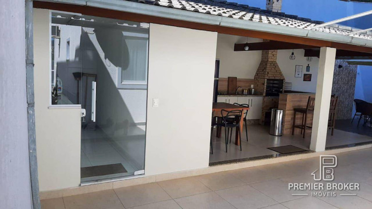 Imagem Casa com 4 Quartos à Venda, 202 m² em Tijuca - Teresópolis Imagem Casa com 4 Quartos à Venda, 202 m² em Tijuca - Teresópolis