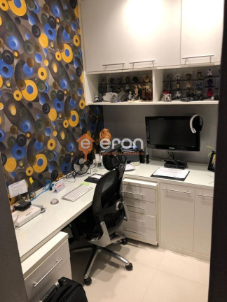 Imagem Apartamento com 3 Quartos à Venda, 158 m²
