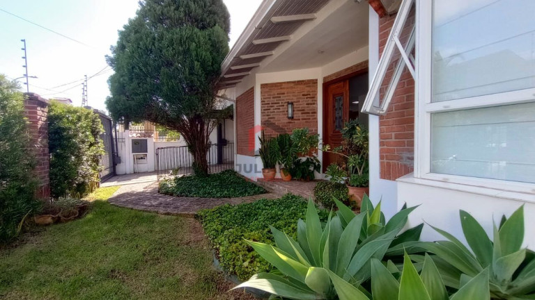 Imagem Casa com 4 Quartos à Venda, 198 m² em Jardim Itu - Porto Alegre Imagem Casa com 4 Quartos à Venda, 198 m² em Jardim Itu - Porto Alegre