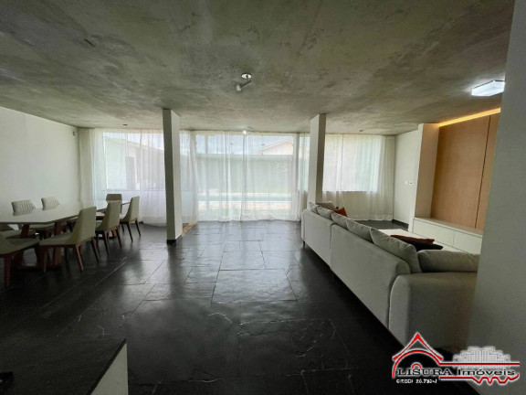 Imagem Casa com 5 Quartos à Venda, 300 m² em Centro - Jacareí Imagem Casa com 5 Quartos à Venda, 300 m² em Centro - Jacareí