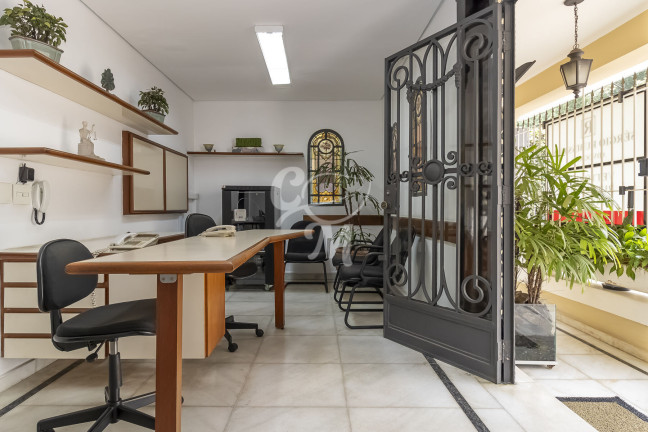 Imagem Casa com 12 Quartos à Venda, 520 m² em Pacaembu - São Paulo Imagem Casa com 12 Quartos à Venda, 520 m² em Pacaembu - São Paulo