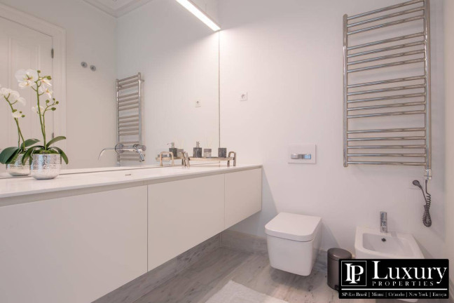 Imagem Apartamento com 3 Quartos à Venda, 190 m² em Centro - Lisboa Imagem Apartamento com 3 Quartos à Venda, 190 m² em Centro - Lisboa