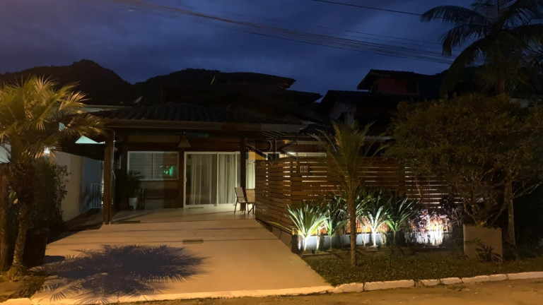 Imagem Casa de Condomínio com 4 Quartos à Venda, 207 m² em Horto Florestal - Ubatuba