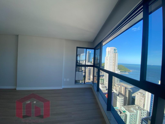 Imagem Imóvel com 4 Quartos à Venda, 221 m²